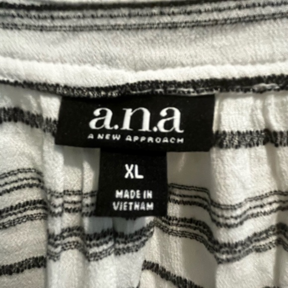 XL ladies blouse - Picture 3 of 3